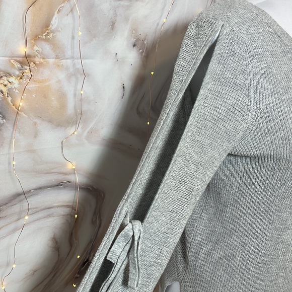 American Eagle Outfitters Gray Long Sleeve Sweater Sleeves that Tie Size M - Picture 2 of 13